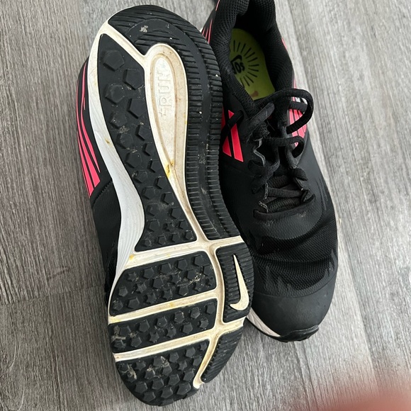 Kids Nike shoes size 4.5 Y - Picture 2 of 4